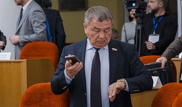 Евгений Солнцев впервые отчитался перед депутатами Заксобрания